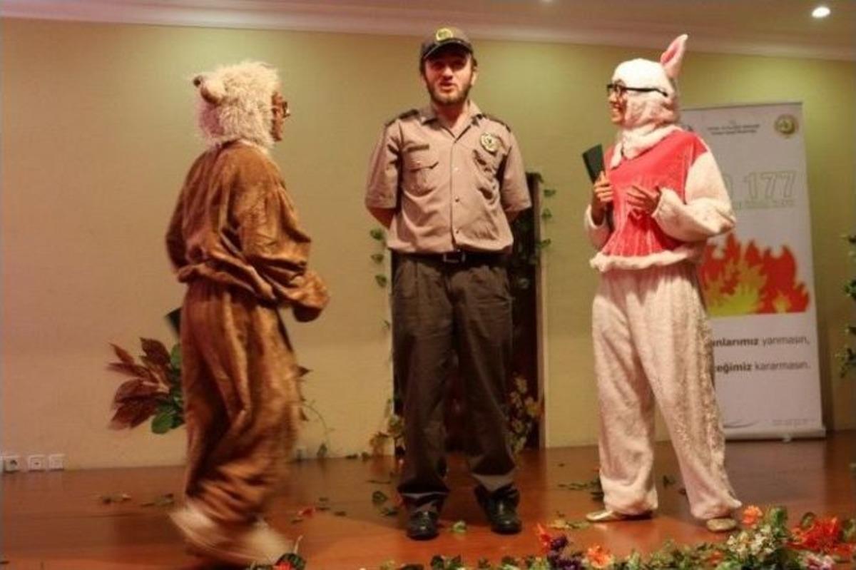 Bilge Tavşan Ve Ormancı İsimli Oyun D&uuml;zceli &Ouml;ğrencilere Sahnelendi