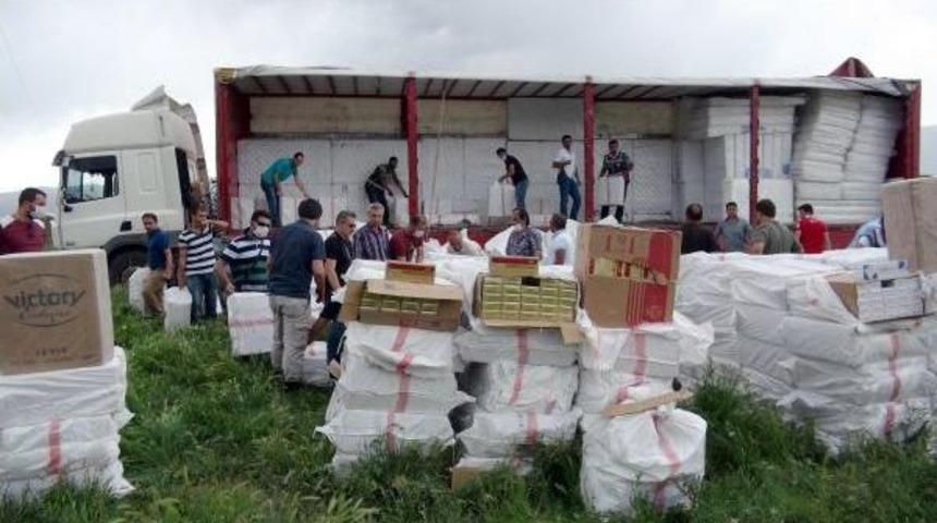 Yatak Y&uuml;kl&uuml; Tır&rsquo;Dan 208 Bin Paket Ka&ccedil;ak Sigara &Ccedil;ıktı