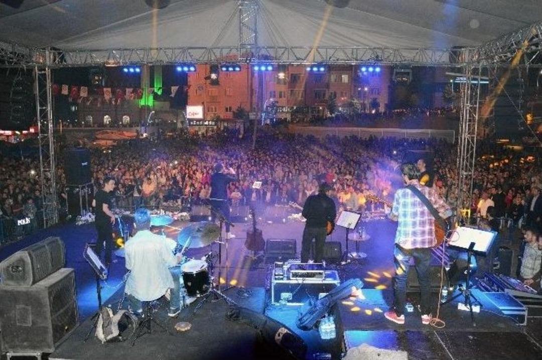 G&uuml;m&uuml;şhane Belediyesinden Coşkulu Konser