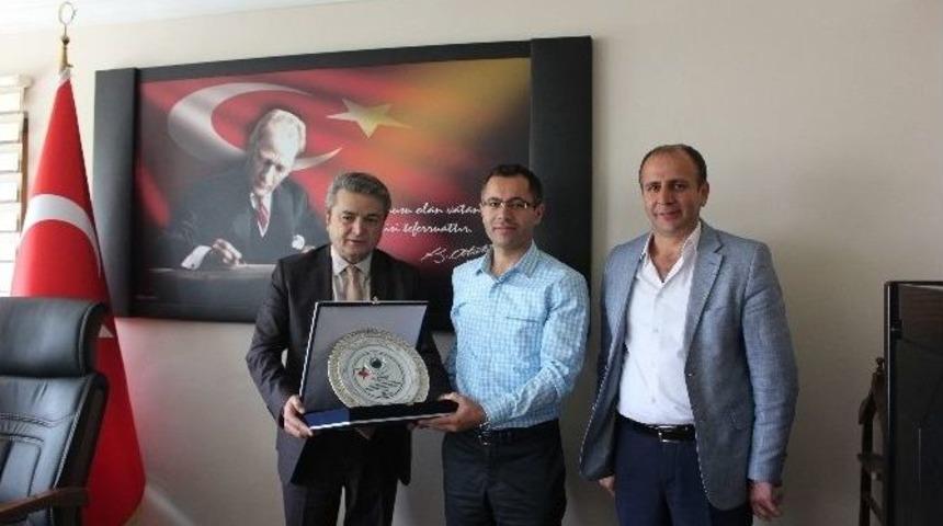 Hatso&rsquo;dan &Ccedil;ukurca Kaymakamı Ko&ccedil;&rsquo;a Ş&uuml;kran Plaketi