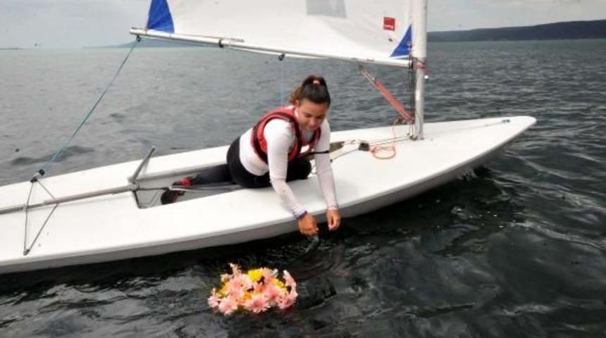 Gen&ccedil; Denizcilerden Sadun Boro'ya Denizde Anma