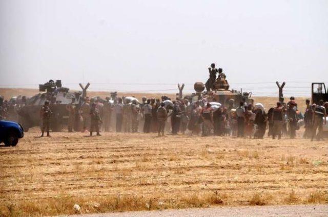 Suriyelilerin Geçişi Devam Ediyor 1