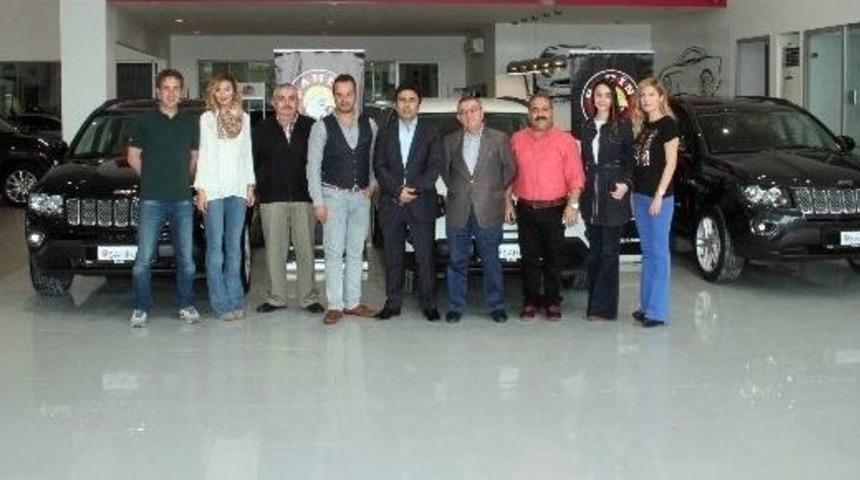 Şahin Sucukları, Jeep&rsquo;leri Talihlilerine Teslim Etti