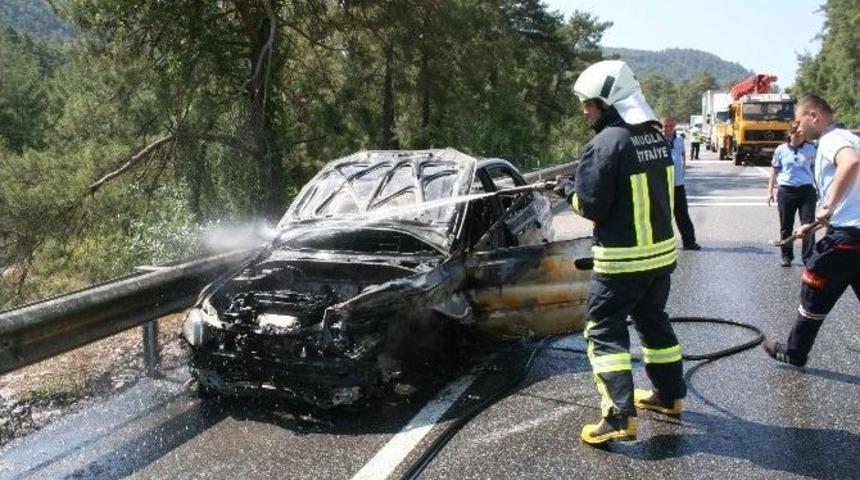 Mezuniyet Yemeğine Giderken Kaza Yaptı