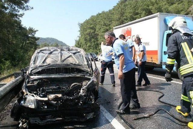 Mezuniyet Yemeğine Giderken Kaza Yaptı