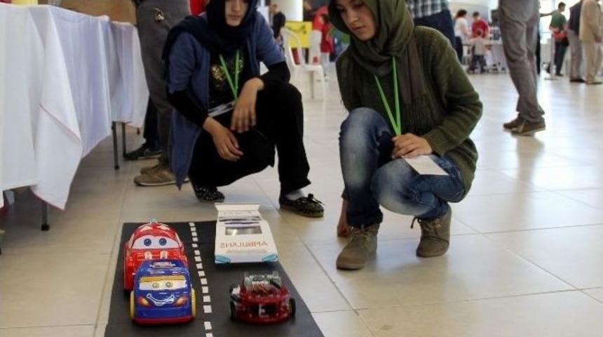 Robot Meraklıları Btm&acute;de Buluşuyor