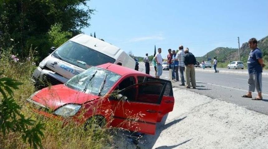 S&ouml;ke&rsquo;deki Trafik Kazasında Facianın Eşiğinden D&ouml;n&uuml;ld&uuml;