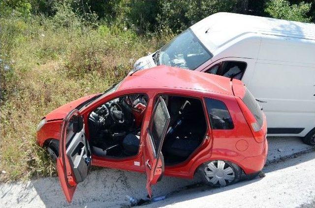 S&ouml;ke&rsquo;deki Trafik Kazasında Facianın Eşiğinden D&ouml;n&uuml;ld&uuml; 1