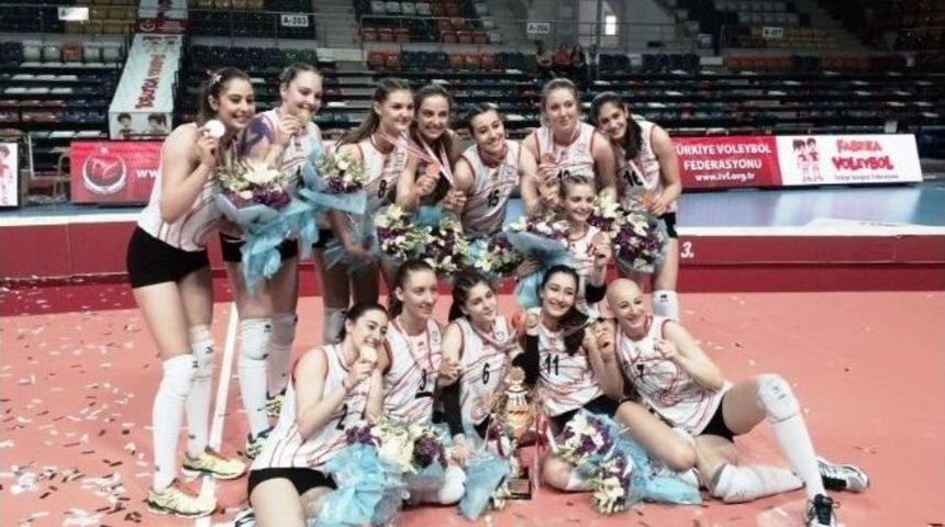 Eczacıbaşı Gen&ccedil; Kız Takımı Set Vermeden T&uuml;rkiye Şampiyonu Oldu