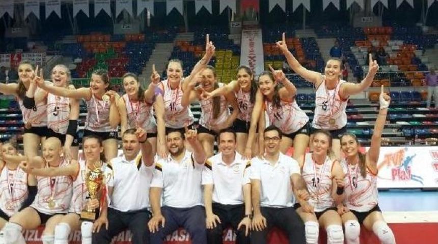 Eczacıbaşı Gen&ccedil; Kız Voleybol Takımı T&uuml;rkiye Şampiyonu Oldu