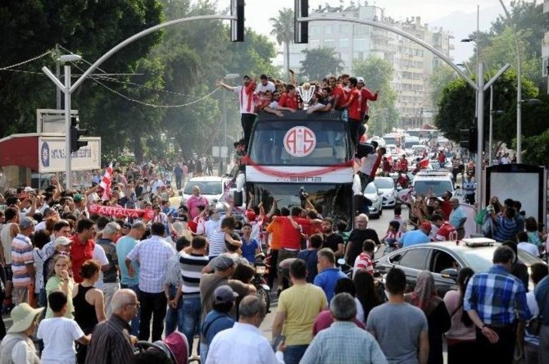Antalyaspor, Sevincini Şehre Yaydı