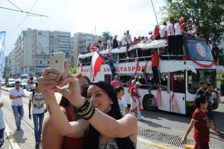 Antalyaspor, Sevincini Şehre Yaydı G2