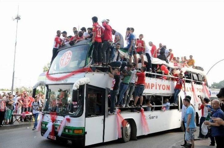 Antalyaspor, Sevincini Şehre Yaydı G5