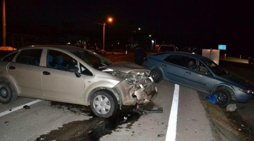 Trafiğe Kapalı Yolda Kaza: 2 &Ouml;l&uuml;, 3 Yaralı