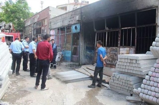 Karaman&rsquo;da Depo Yangını 1