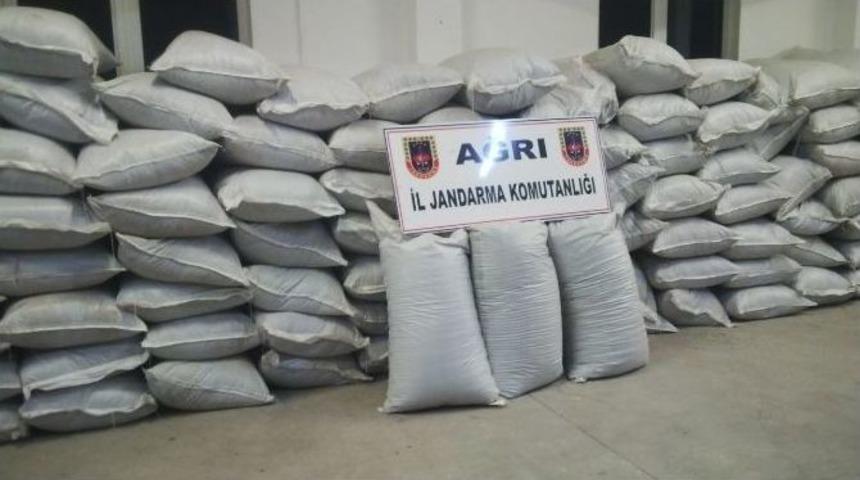 Ağrı&rsquo;da 3 Ton Ka&ccedil;ak &Ccedil;ay Ele Ge&ccedil;irildi