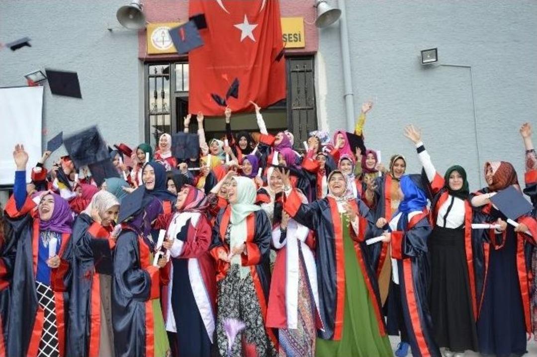 Manisa İhl&rsquo;de Mezuniyet Coşkusu