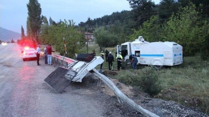 Başbakan&rsquo;ın Mitinginden D&ouml;nen Toma Kaza Yaptı: 2 Polis Yaralı