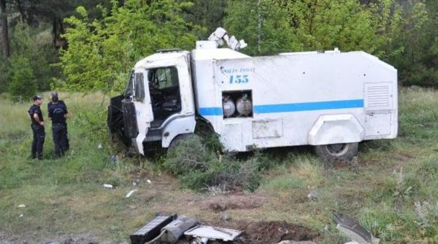 Toma Takla Attı: 2 Polis Yaralı