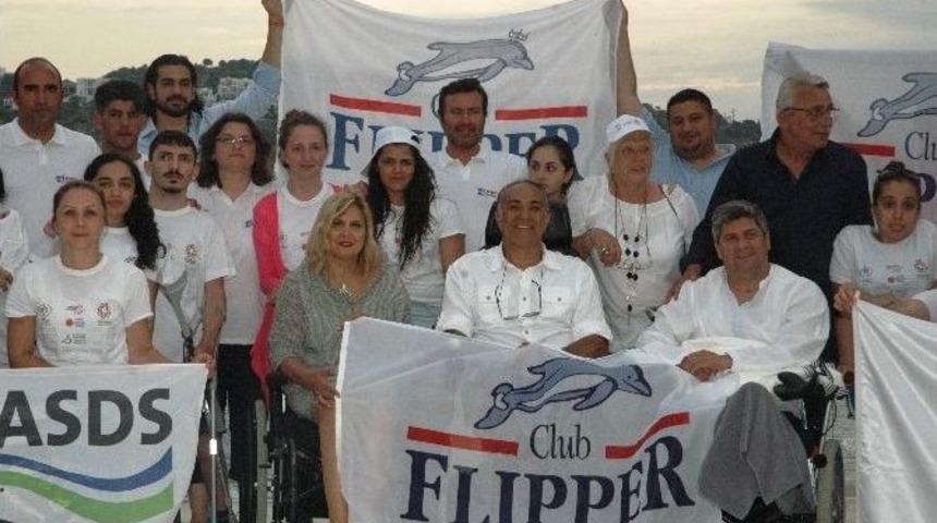 İş Adamı Ahmet Bayer&rsquo;den Engelli &Ouml;ğrencilere Tam Testek