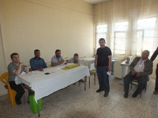 Malazgirt&rsquo;e Se&ccedil;menler Oylarını Kullanmaya Başladı 1