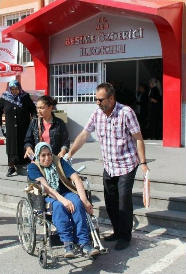 Engelli Vatandaş Oyunu Zorlukla Kullandı 1