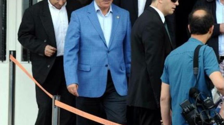 Mahmut Tanal Bazı Habercilerin Oy Kullandığı Okula Alınmamasına Müdahale Etti