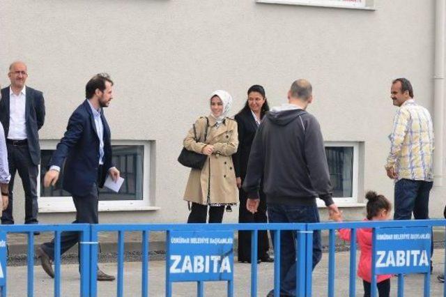 Mahmut Tanal Bazı Habercilerin Oy Kullandığı Okula Alınmamasına Müdahale Etti