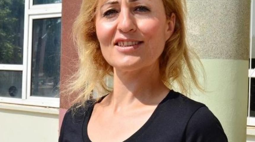 Sandık Başında, Atatürk Rozeti Tartışması