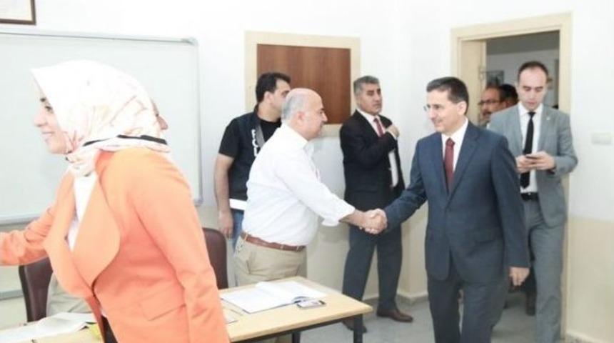 Hatay Valisi Topaca Eşiyle Birlikte Oyunu Kullandı