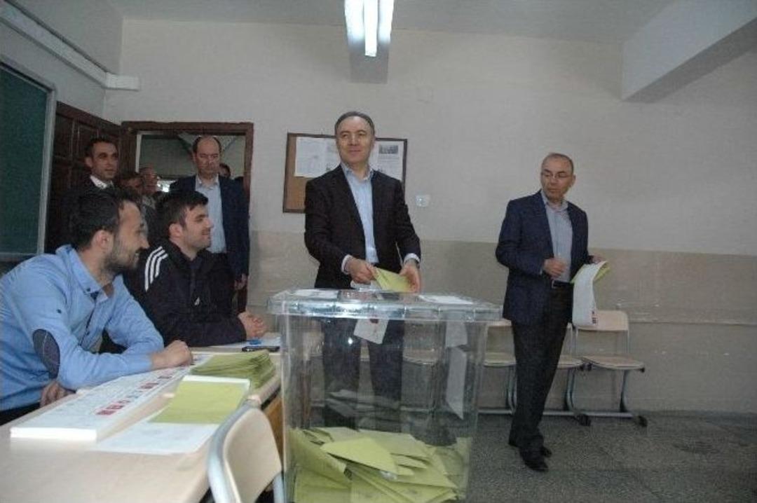 Vali Altıparmak Oyunu Kullandı