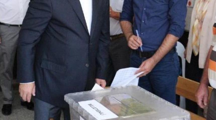 Bakan Çavuşoğlu: İnşallah Demokrasi Kazanacak