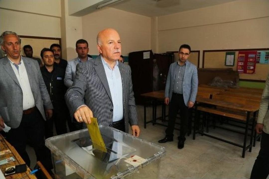 Başkan Sekmen, &ldquo;milletvekili Genel Se&ccedil;imi, Vatanımıza, Milletimize Ve Erzurumumuz&rsquo;a Hayırlı Olsun&rdquo;