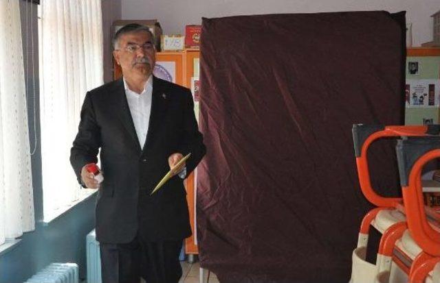 Bakan Yılmaz: Milletimizin Vereceği Karar En Doğrusu Olacaktır