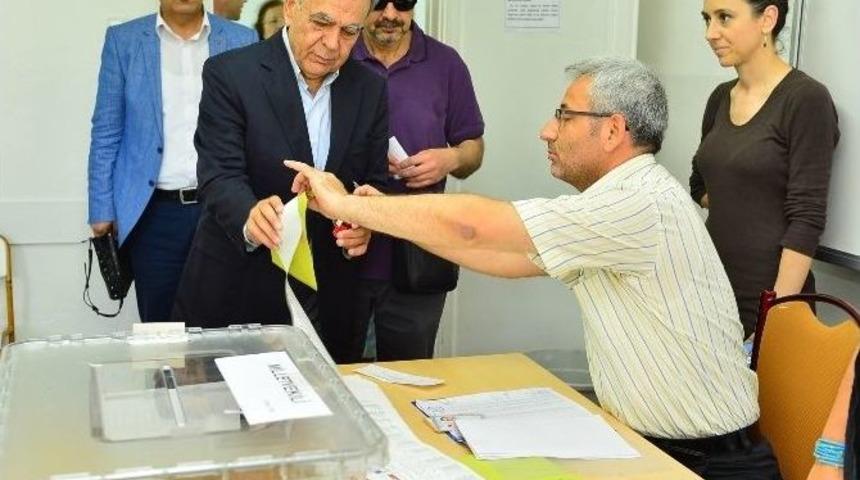 Başkan Aziz Kocaoğlu Oyunu Kullandı