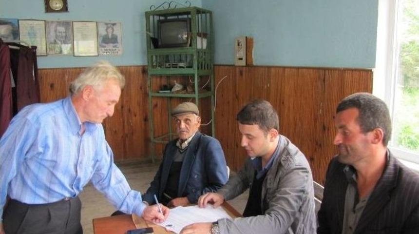 23 Se&ccedil;menli K&ouml;yde Oy Verme İşlemi 3 Saatte Tamamlandı