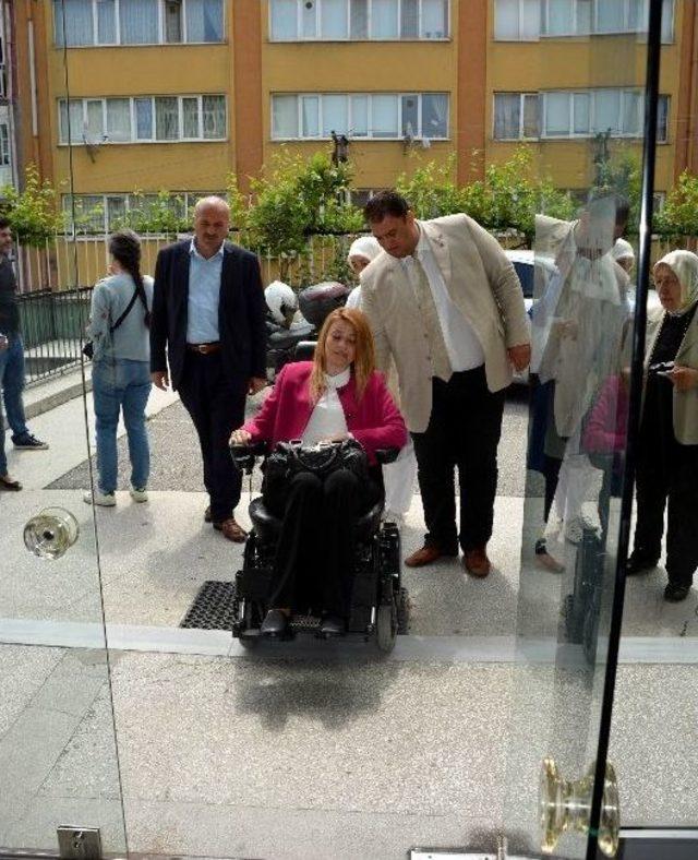 Ak Parti’nin Engelli Milletvekili Adayı Oyunu Kullandı 1