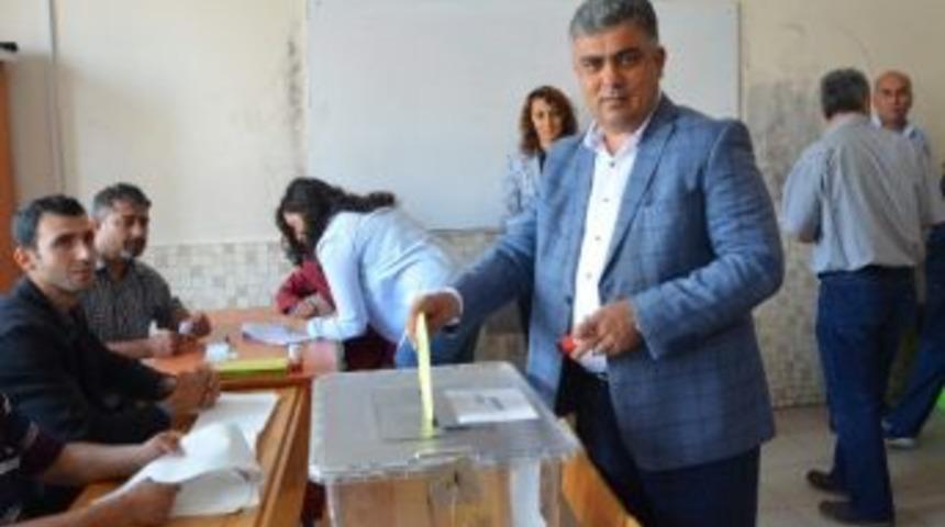 Başkan &Ouml;zg&uuml;ven Oyunu Kullandı