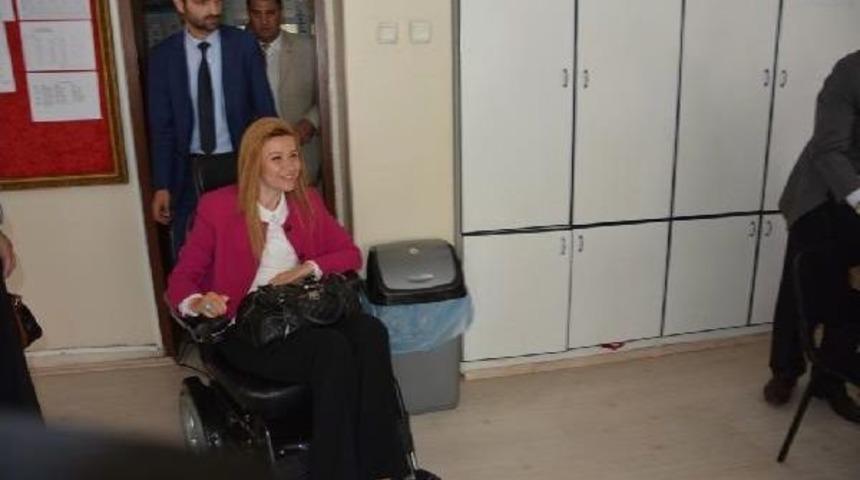 Ak Parti&rsquo;Nin Engelli Milletvekili Adayı, Oyunu &Ouml;ğretmenler Odasında Kullandı