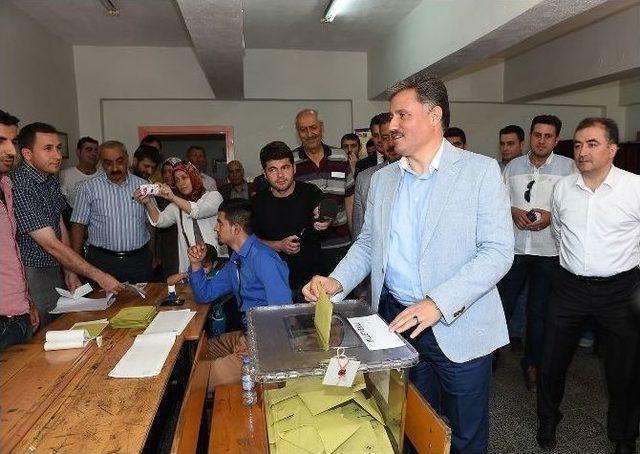 Büyükşehir Belediye Başkanı Çakır Oyunu Kullandı 1