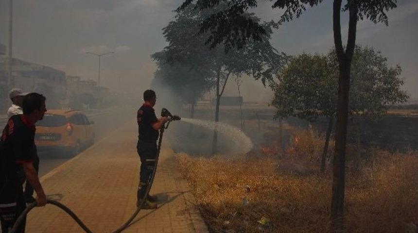 Cezaevi Yakınındaki Arazide Anız Yangını Korkuttu