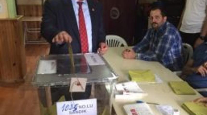 Chp Trabzon Milletvekili Adayı Avukat Haluk Pekşen Oyunu Kullandı