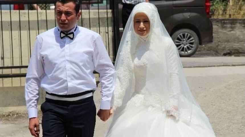 &Ouml;zel Haber) Oy Kullanmaya Gelinliğiyle Geldi