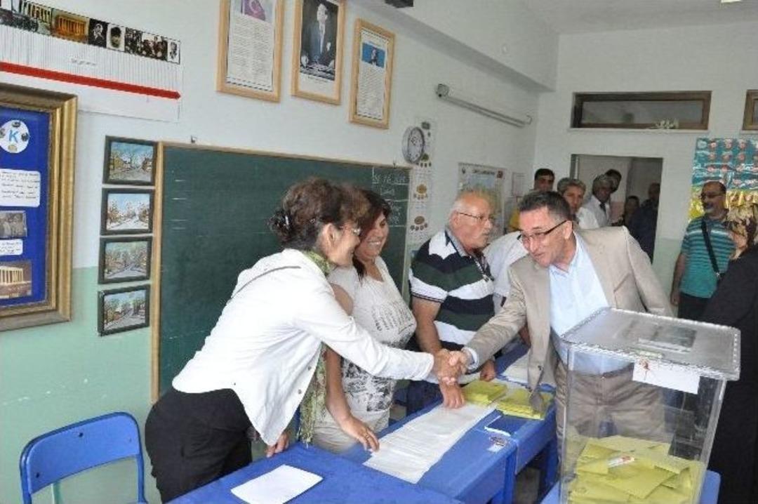 Edremit Belediye Başkanı Kamil Saka, Oyunu G&uuml;re&rsquo;de Kullandı