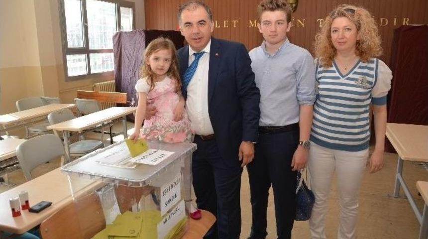 B&uuml;lent Delican Oyunu Kızıyla Kullandı