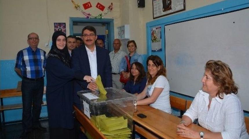 Başkan &Ccedil;elik Oyunu Kullandı: