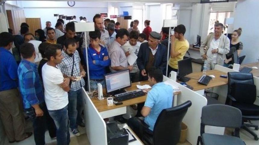 Kimliğinde Fotoğraf Ve Tc Kimlik Numarası Olmayanlar N&uuml;fus M&uuml;d&uuml;rl&uuml;klerine Akın Etti