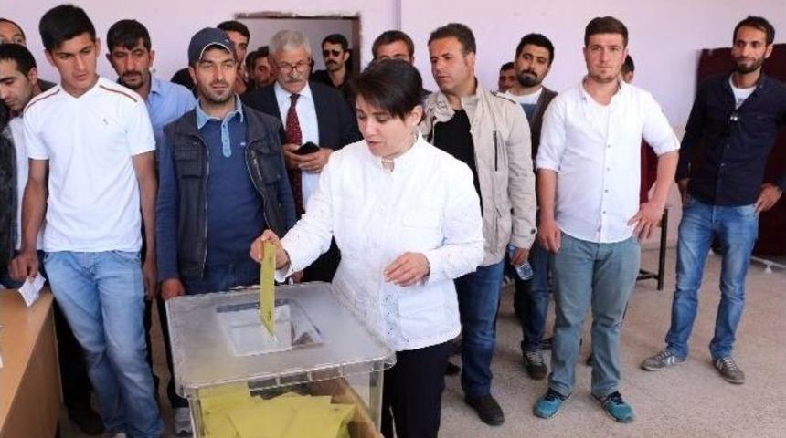Leyla Zana Oyunu Kullandı