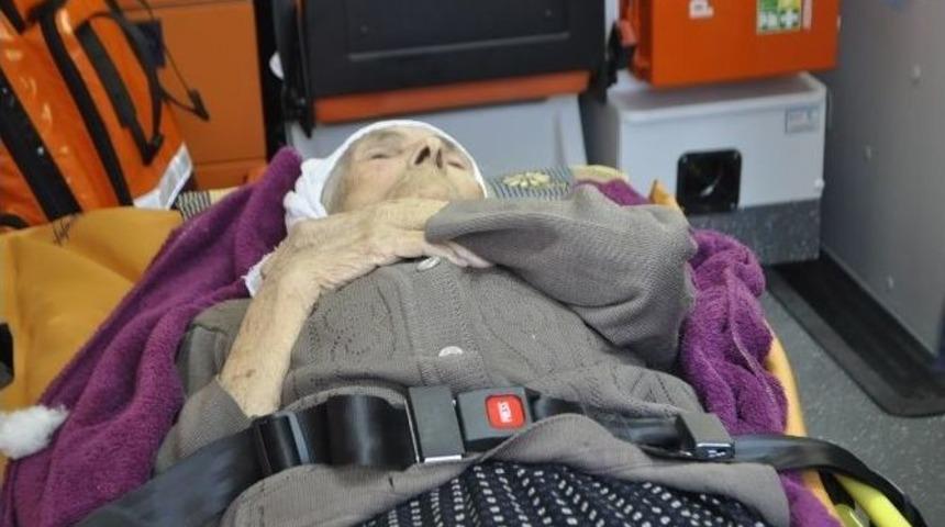 105 Yaşındaki Kadın Oyunu Ambulans İ&ccedil;inde Kullandı