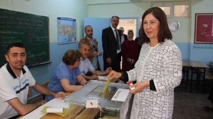 Ak Partili Ceritoğlu Mezun Olduğu Okulda Oy Kullandı